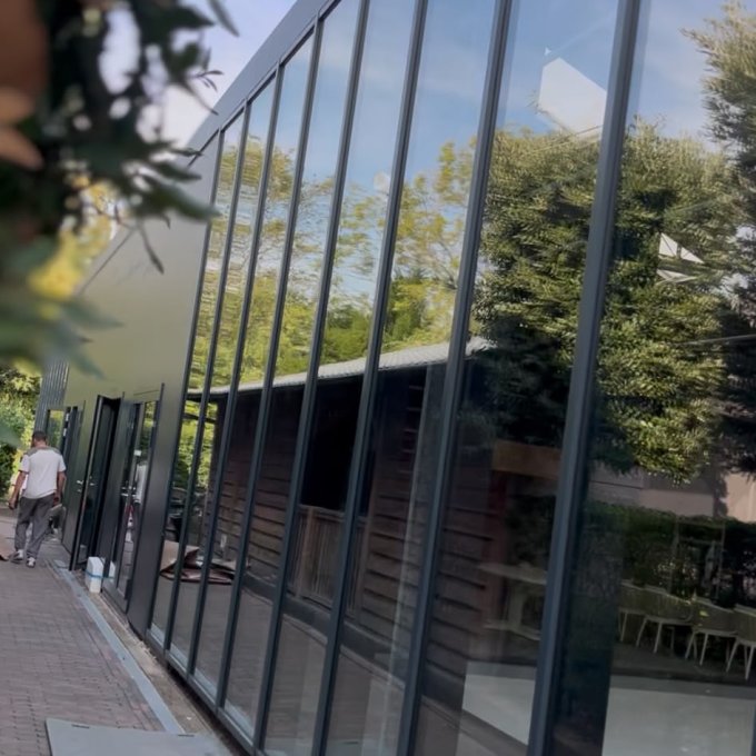 Kozijnen en deuren voor zakelijke bouwprojecten